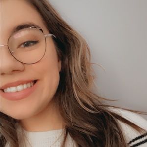 Meet your Posher, Adriana